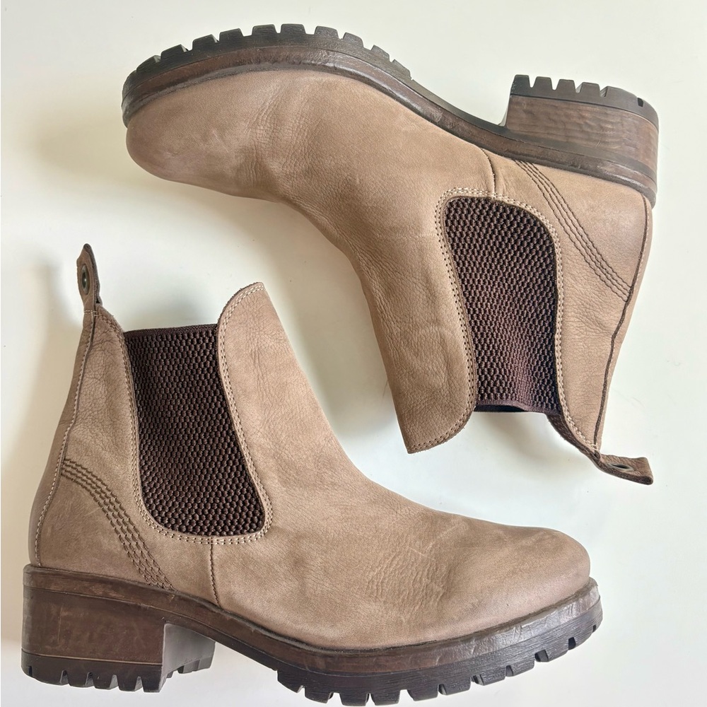 Bueno “Florida” Nubuck booties